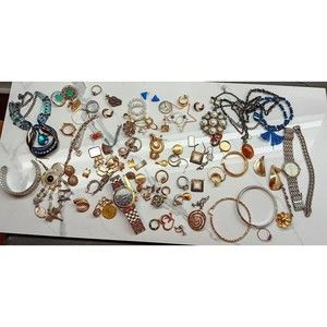 LOT ESTATE SALE JEWELRY WEARABLE VINTAGE TO NOW RINGS, EARINGS, Watch Silver